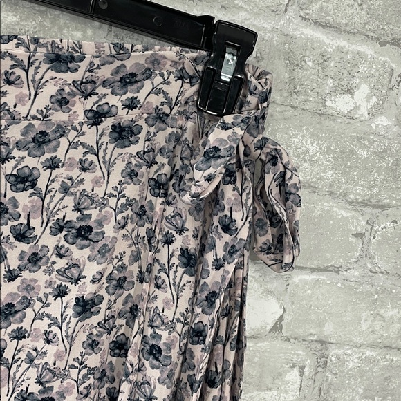 Maurices floral-print midi skirt featuring a side tie-knot detail - Picture 2 of 6